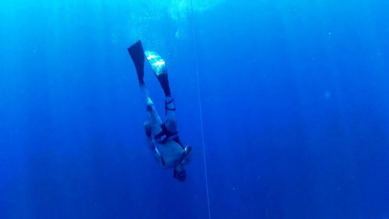 Body positioning during descent in a deep dive