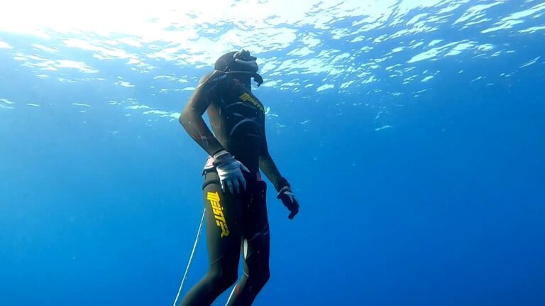 Step 12 of the ascent: lying in a resting position at the surface