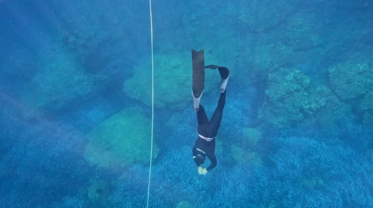 The final fin kick of the descent